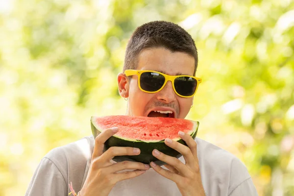 Jongen Zomer Buiten Met Watermeloen — Stockfoto