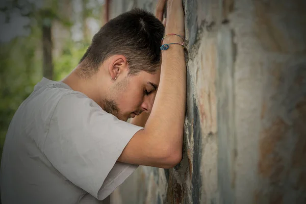 Depressed Young Man Leaning Wall — Stock Photo, Image