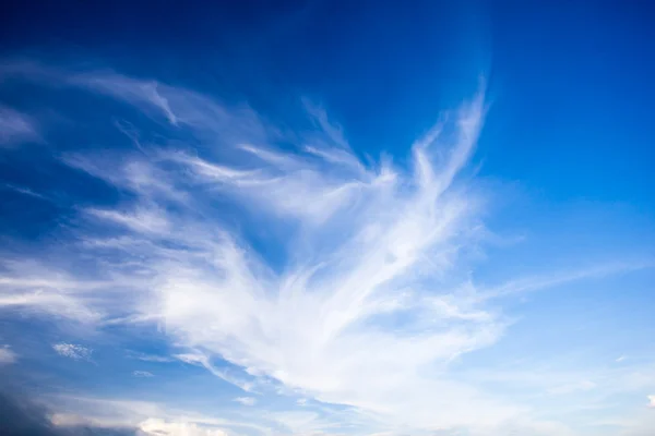 Céu azul e nuvens — Fotografia de Stock
