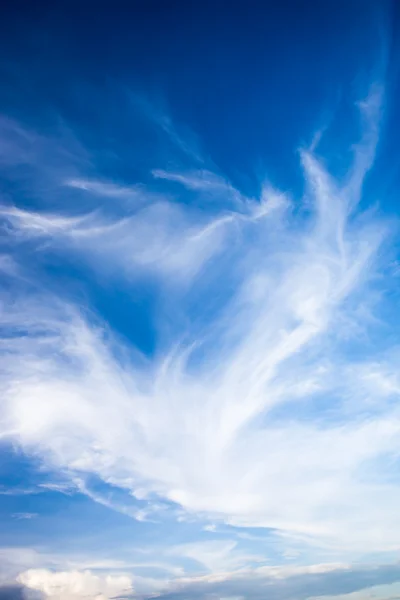 Céu azul e nuvens — Fotografia de Stock