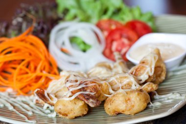 kızarmış karides salatası