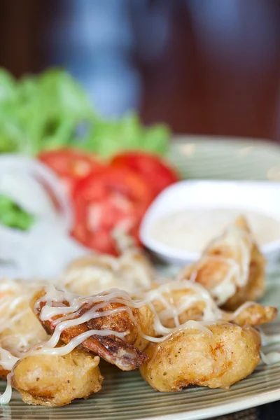 Ensalada de camarones fritos — Foto de Stock