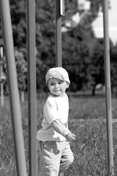 Laufender kleiner Junge — Stockfoto