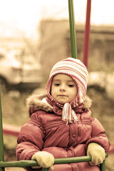 Pequena menina adorável — Fotografia de Stock