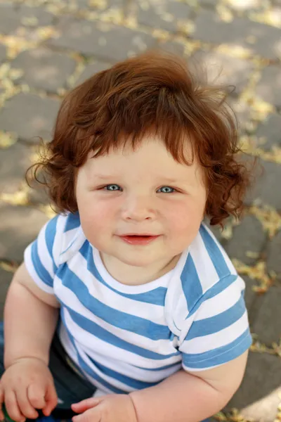 Bello sorridente bambino ragazzo — Foto Stock