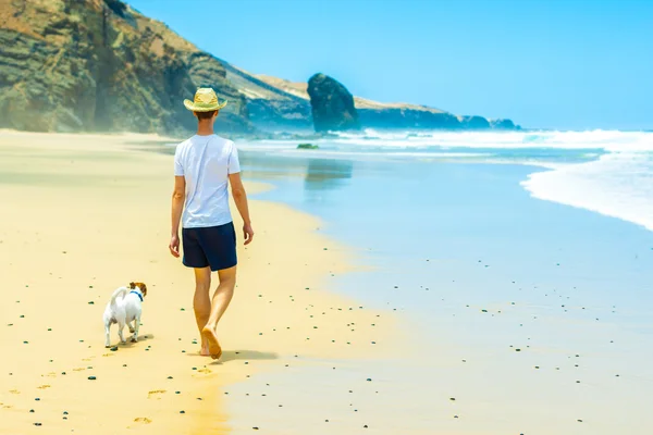 Hund und Herrchen allein — Stockfoto