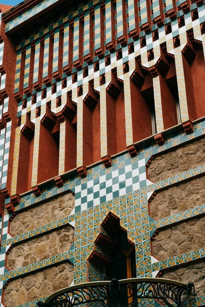 Барселона, Испания - 5 апреля 2019 года: Casa Vicens спроектирован и построен Антонио Гауди — стоковое фото