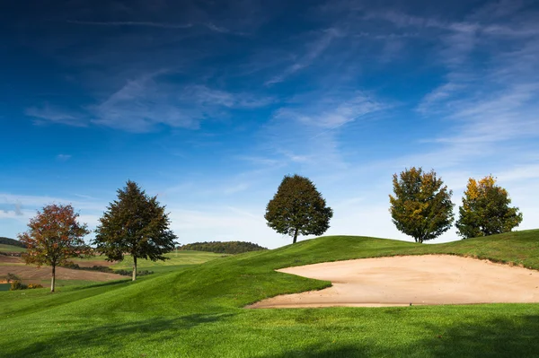 На поле для гольфа — стоковое фото
