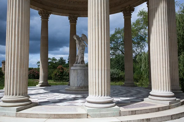 Aşk trianon bahçelerde Tapınağı — Stok fotoğraf