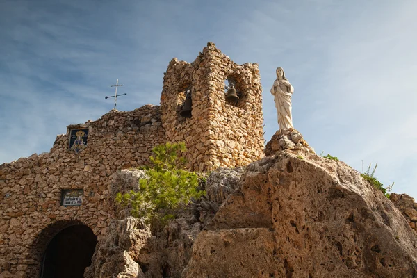 Kostel ve skále v mijas ve Španělsku — Stock fotografie