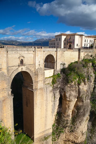 Sehr berühmte Brücke in Ronda — Stockfoto