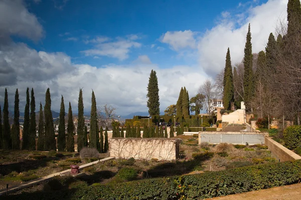 Trädgårdar i granada i vinter — Stockfoto