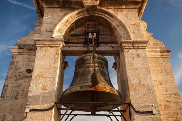 Bell op de top van een kathedraal — Stockfoto