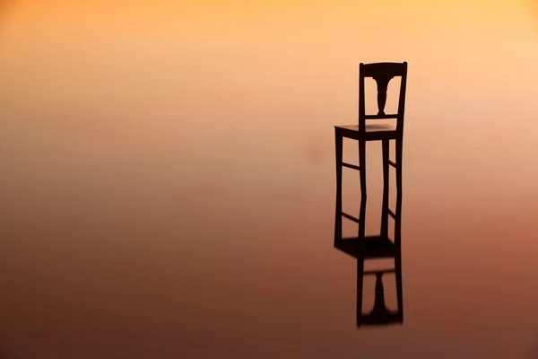 Réflexion symétrique au coucher du soleil — Photo