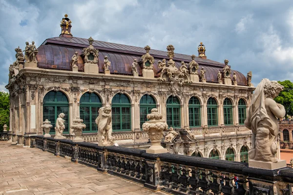 Slavný palác zwinger v Drážďanech — Stock fotografie