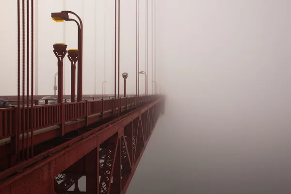 The detail of Golden Gate Bridge in the fog — Stock Photo, Image