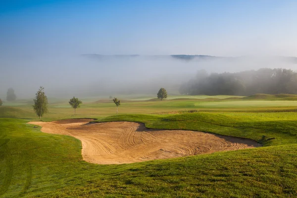 Sommer auf dem leeren Golfplatz — Stockfoto