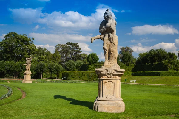 Parque de jardín en Dobris — Foto de Stock