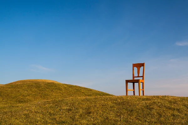 La vecchia sedia sul campo da golf — Foto Stock
