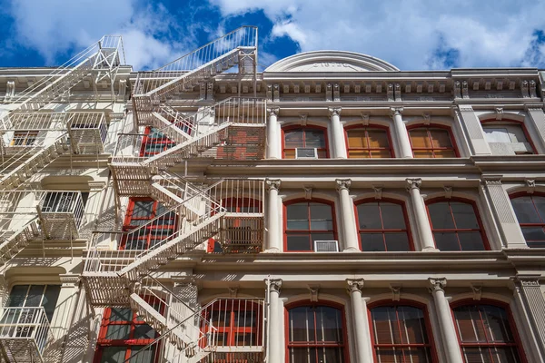 The fire stairs on old house in New York — Stock Photo, Image