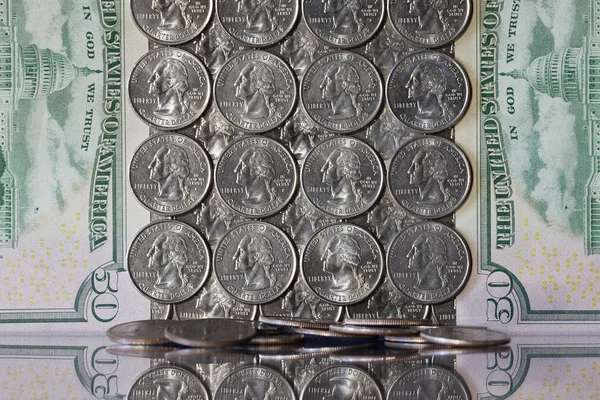 Δολάρια ΗΠΑ στον καθρέφτη — Φωτογραφία Αρχείου