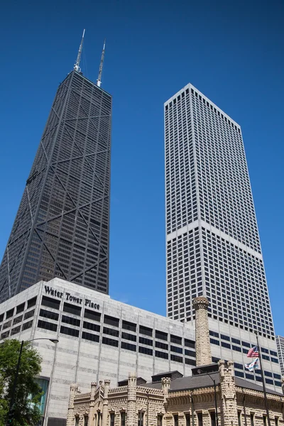 Chicago - 7 juni: john hancock center på 7 juni 2013 i chicago — Stockfoto