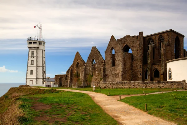 Aan de kust, pointe de saint mathieu, Bretagne, Frankrijk — Stockfoto