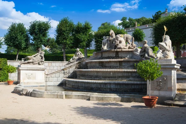 Parque de jardín en Dobris — Foto de Stock