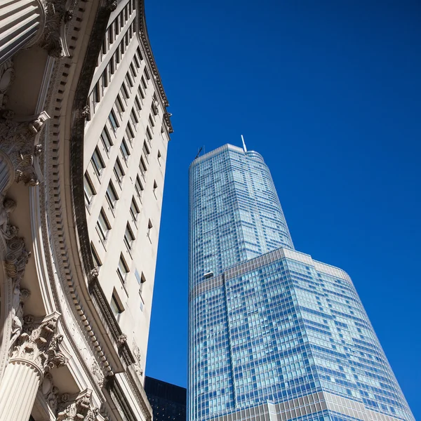 CHICAGO - 11 GIUGNO: La Trump Tower l '11 giugno 2013 a Chicago . — Foto Stock