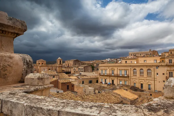Above the rooftops in Noto — Stock Photo, Image