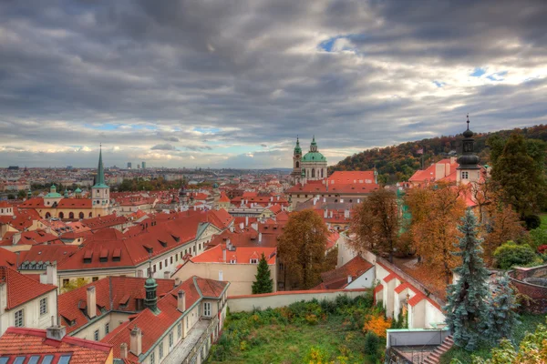 Pohled z Pražského hradu na podzim Praha — Stock fotografie