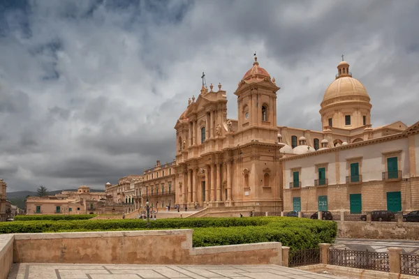 Cattedrale nel centro storico di Noto, Sicilia, Italia — Foto Stock