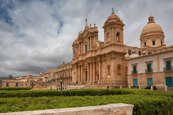 Cattedrale nel centro storico di Noto, Sicilia, Italia — Foto Stock