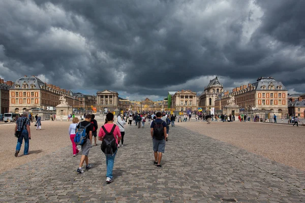VERSAILLES FRANCE JUNE 22: Before heavy storm in front of the ma — Stock Photo, Image