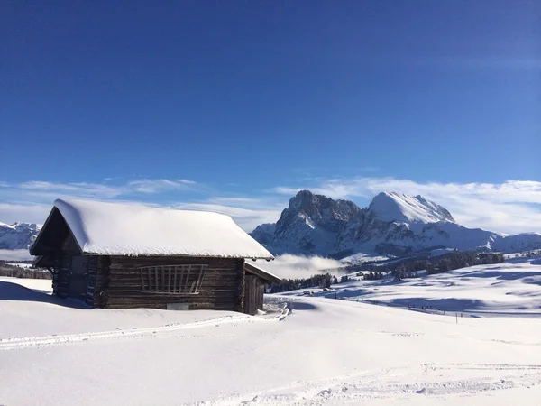 Cours de descente, ski, dolomites, montagne, neige, congelé, étable, vieux, en bois — Photo