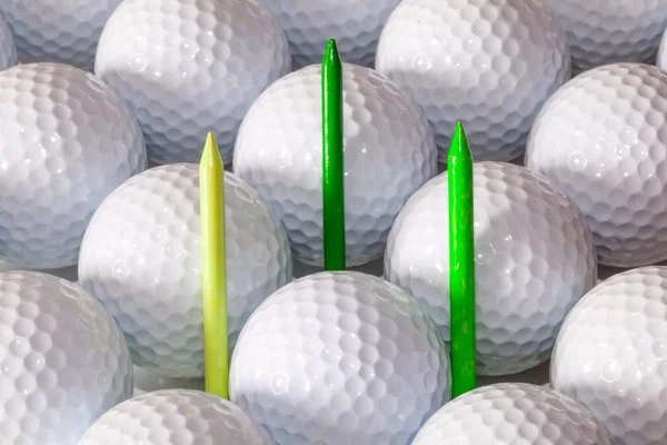 高尔夫、 球、 体育、 白色 t 恤，木制的绿色, — 图库照片