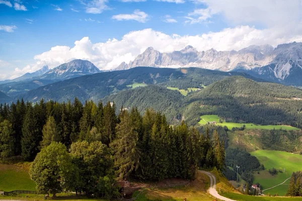 Paisaje, alpes, montaña, austria, planai, pasto, granja, agricultura, paisaje, idílico , —  Fotos de Stock