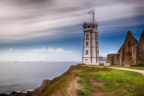 Leuchtturm, Abtei, Ruinen, Religion, Gefahr, Meer, Bretagne, Frankreich, Küste — Stockfoto