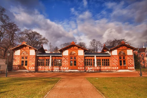 Gammel restaurant, park, pub, have, historie, efterår , - Stock-foto