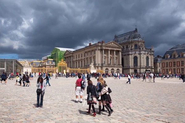 France,Versailles gardens,statue,sunny,day,famous,history,tourist,storm,rain — Stock Photo, Image