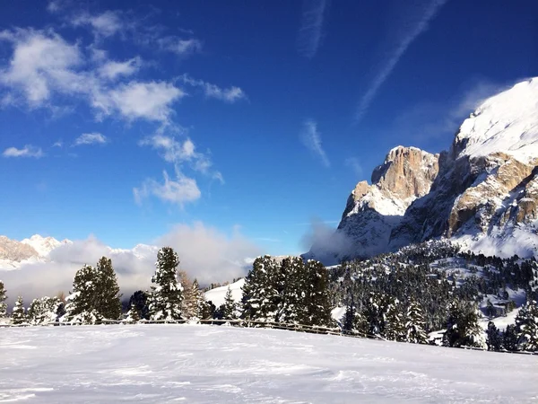 Vinterlandskap i Dolomiterna i Italien — Stockfoto