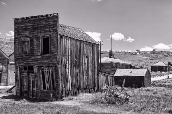 Old buildings on Bodie, an original ghost town from the late 1800s — Stock Photo, Image