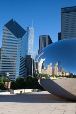 Chicago - 12 Temmuz: cloud gate heykel millenium Park Tem üzerinde