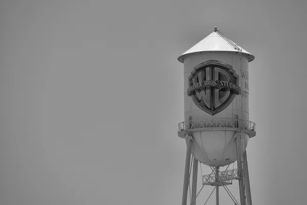 Historiska warner bros vattentorn — Stockfoto