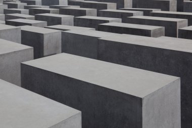 ,Öldürülen Avrupa Yahudilerinin anısına.,