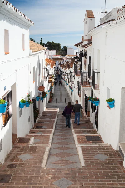 Типові архітектури у вузьких вулиць у місті mijas — стокове фото