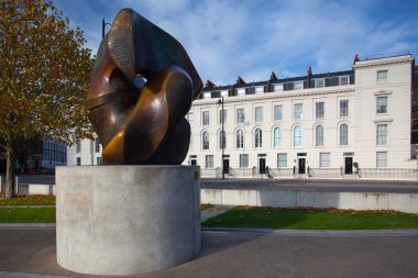 Londra'nın millbank üzerinde kilitleme parça heykel