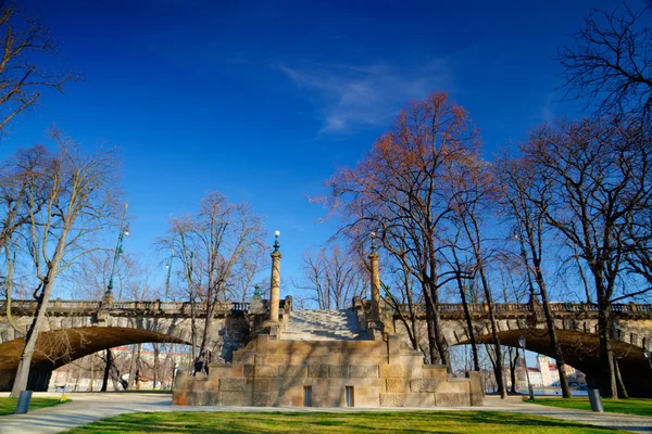 Blick von der Strelecky Island auf die Brücke der Legionen in prague.hd — Stockfoto