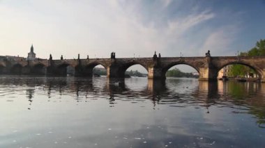 sunrise, Prag'daki Charles Köprüsü