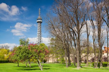 Prag'da petrin Tepesi'nde ünlü gözcü Kulesi